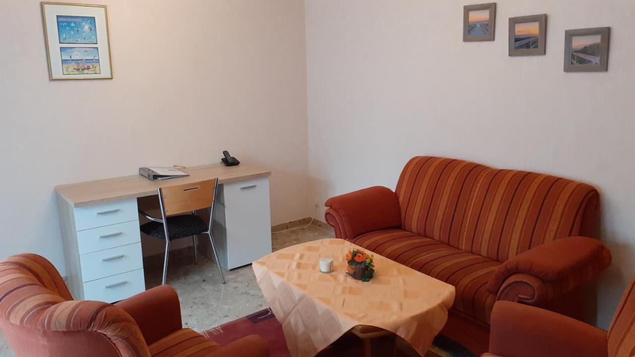 Preisbewusste Ferienwohnung Fuer 2 Personen U. Kleinkind Utarp ภายนอก รูปภาพ